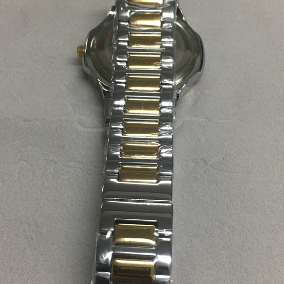 New women’s fashion watch - Picture 3 of 8